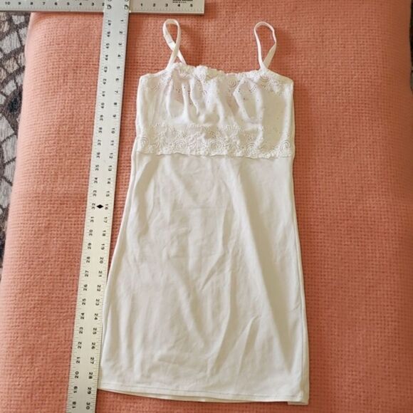 FLEXEES By MAIDENFORM White Eyelet Lace Underwire Shape-Wear Full Slip Dress - Picture 4 of 8